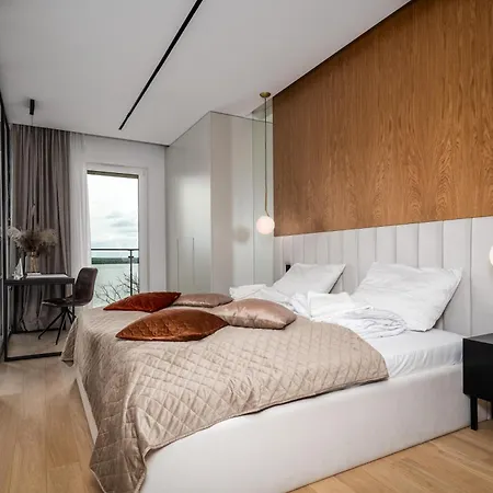 House, Sun & Snow Apartment