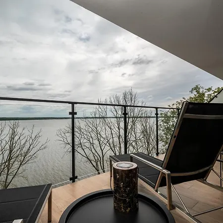 Apartment House, Sun & Snow Zegrze