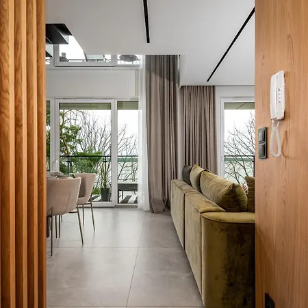 House, Sun & Snow Zegrze