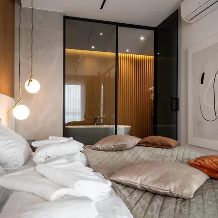 House, Sun & Snow Apartment