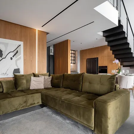 House, Sun & Snow Apartment *