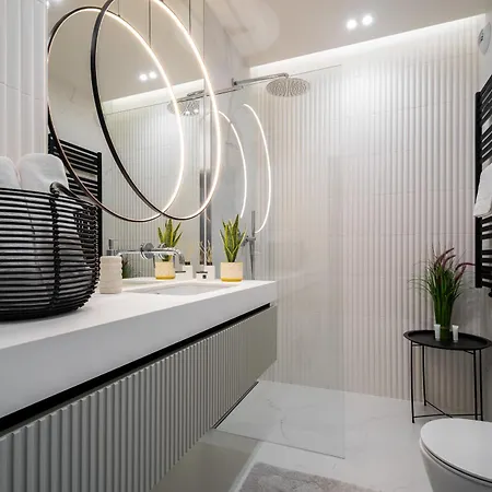 House, Sun & Snow Apartment