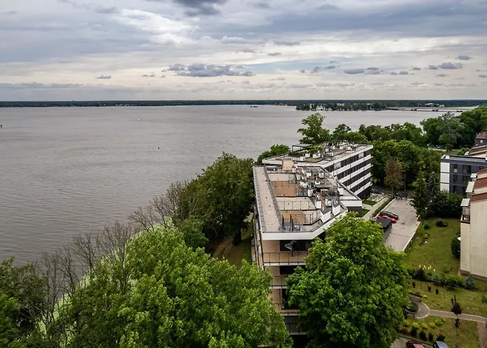 House, Sun & Snow Zegrze